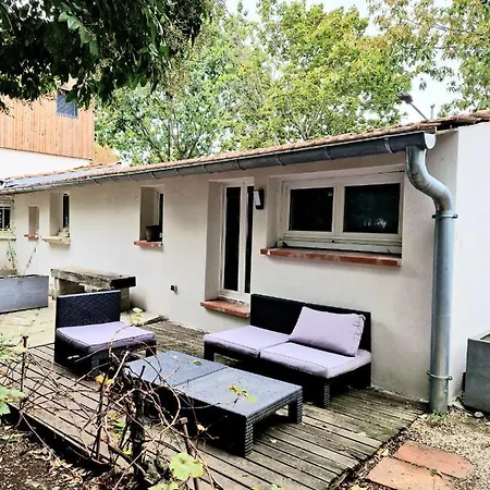 Petit Avec Terrasse Apartamento *